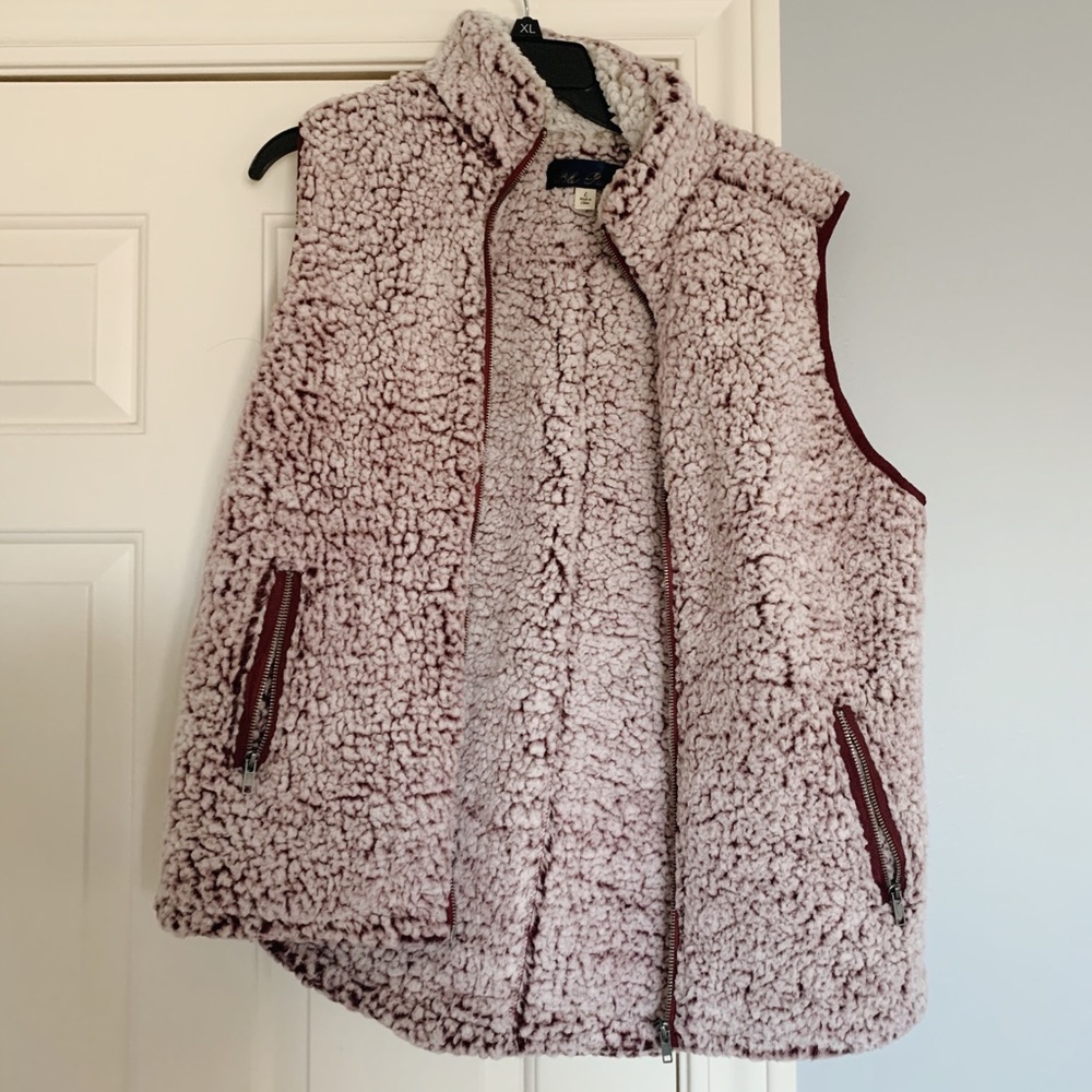 Francescas Sherpa Vest (Maroon)